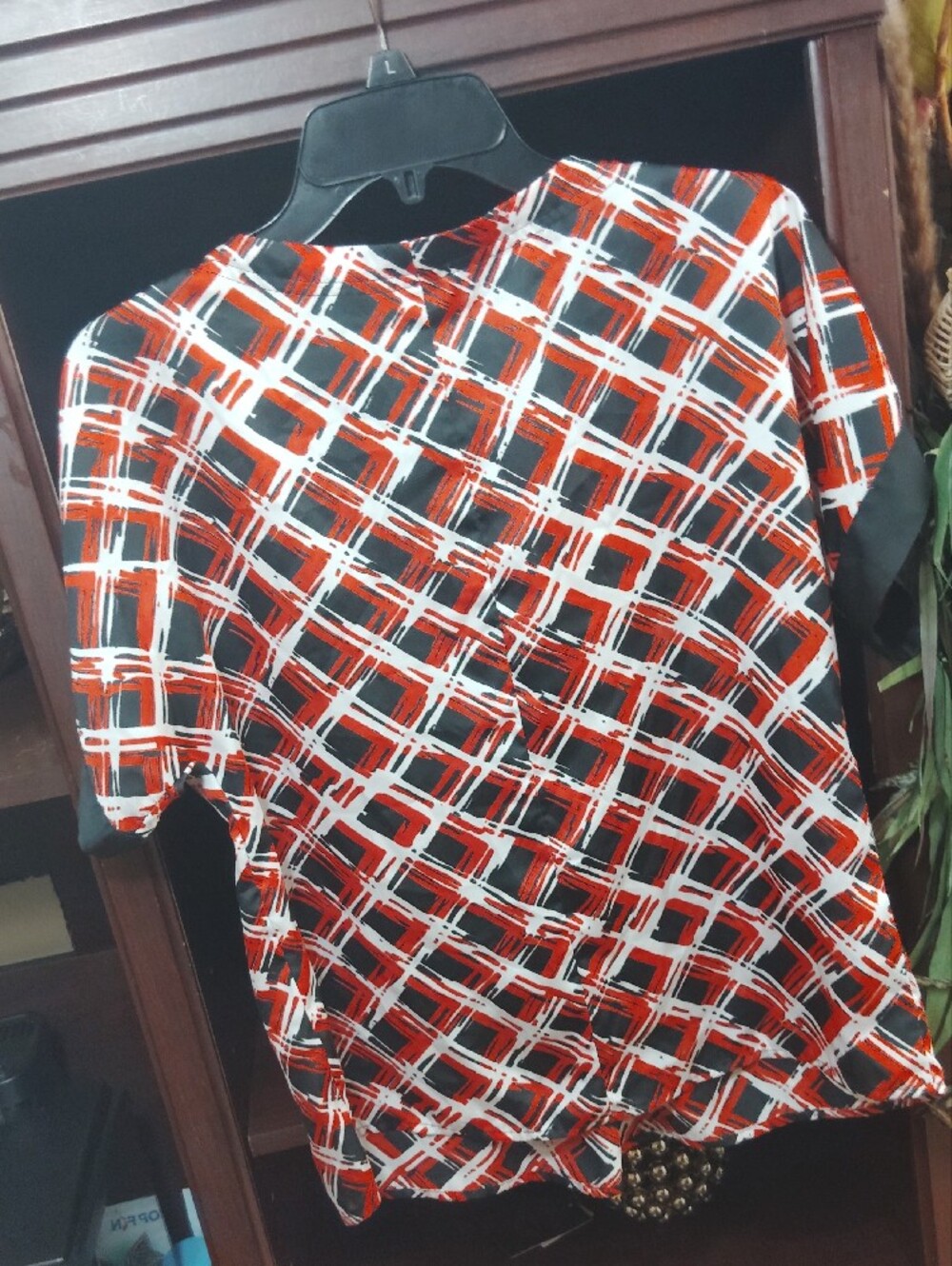Women's Geometric Print Short Sleeve Blouse - Black & Red - Picture 3 of 5